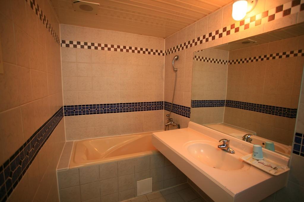 Paiwei Motel Тайнан Екстериор снимка