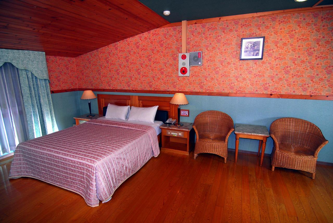 Paiwei Motel Тайнан Екстериор снимка